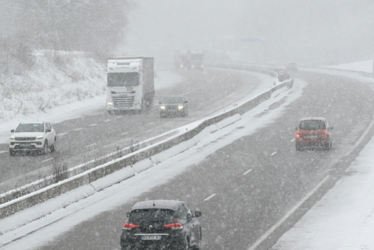 L'autoroute A4, dans le sud de la France, sous la neige le 7 janvier 2026 ( AFP / Jean-Christophe VERHAEGEN )
