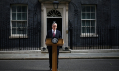 Le Premier ministre britannique Keir Starmer annonce sa démission devant le 10 Downing Street, le 22 juin 2026 à Londres ( AFP / Henry Nicholls )