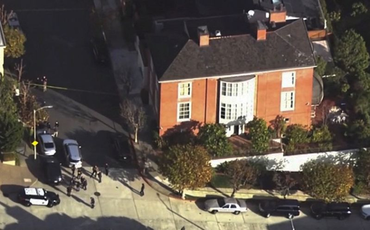 Le mari de la présidente de la Chambre des représentants des États-Unis, Nancy Pelosi, violemment agressé lors de l'effraction de leur maison à San Francisco