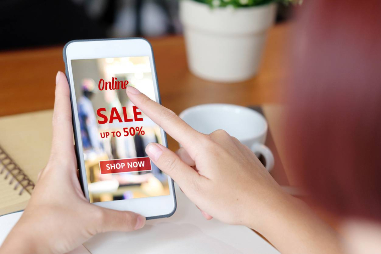 Attention aux promotions sur internet -iStock-mangpor_2004