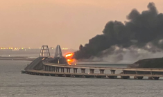 Un incendie sur le pont de Kerch reliant la Crimée à la Russie