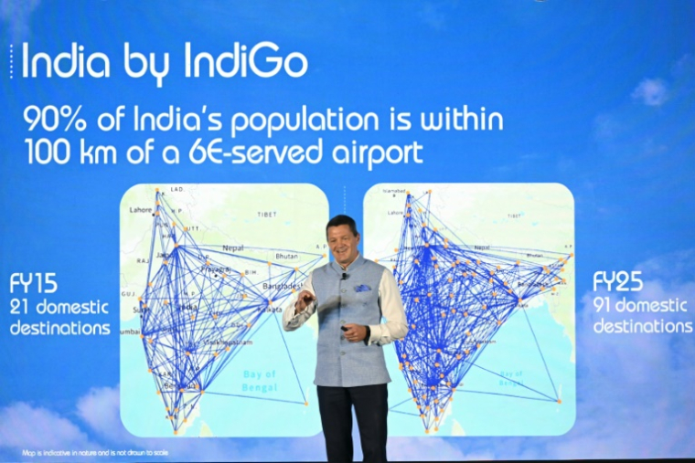 Le PDG d'IndiGo, Pieter Elbers, lors d'une conférence de presse à New Delhi, le 30 mai 2025 ( AFP / Money SHARMA )
