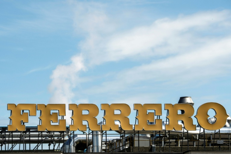 Le groupe italien Ferrero a de son côté annoncé investir 60 millions sur son site de Villers-Ecalles en Normandie ainsi qu'à l'usine de Nieppe dans les Hauts-de-France ( AFP / MARCO BERTORELLO )