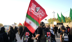 Des pèlerins iraniens dans la ville sainte chiite de Najaf, en Irak, le 25 juillet 2026 ( AFP / Qassem al-KAABI )