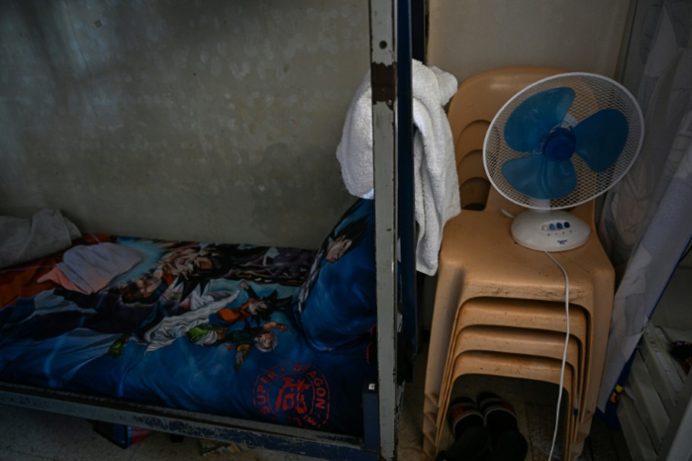 Une cellule de la prison de Nîmes, le 24 juillet 2025 dans le Gard ( AFP / GABRIEL BOUYS )