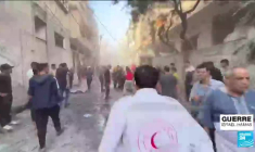 Guerre Israël-Hamas : des proches pleurent leurs morts dans un hôpital de Gaza