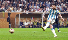 Lionel Messi avait-il touché deux fois le ballon sur son penalty en finale du Mondial 2022 ?