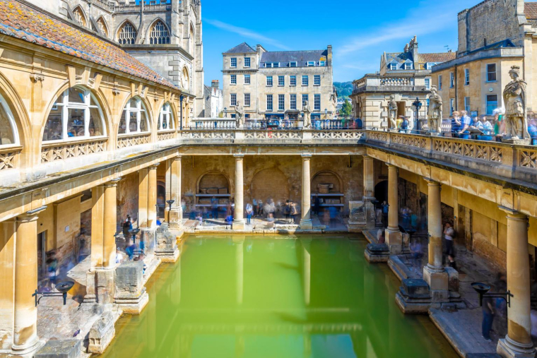 Faites une escapade à Bath pour partir sur les traces de la série  ( crédit photo : Shutterstock )