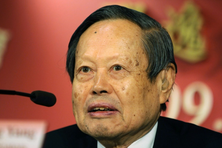 Chen Ning Yang, lauréat du prix Nobel de Physique 1957, le 16 juin 2009 à Hong Kong ( AFP / Mike CLARKE )