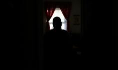 Ana, une habitante mexicaine de Minneapolis, photographiée chez elle le 31 janvier 2026, alors que la ville est le théâtre depuis plusieurs semaines de raids de la police de l'immigration (ICE) ( AFP / CHARLY TRIBALLEAU )