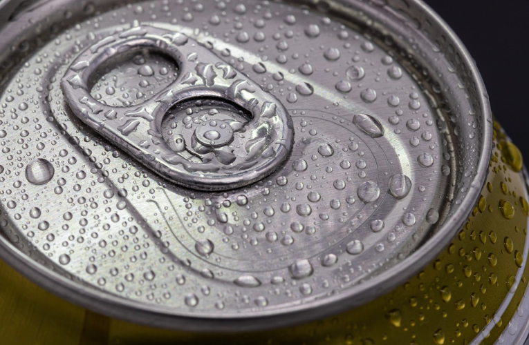 Une boisson répandue chez les jeunes inquiète les médecins et la Répression des fraudes. (illustration) (Pixabay / analogicus)