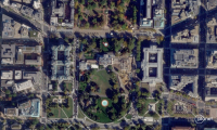 Cette image satellite fournie par l'entreprise Planet Labs PBC le 23 octobre 2025 montre le chantier de la Maison Blanche, à Washington ( 2025 Planet Labs PBC / Handout )