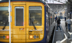 Un train en gare de Lime Street, à Liverpool (illustration) ( AFP / PAUL ELLIS )