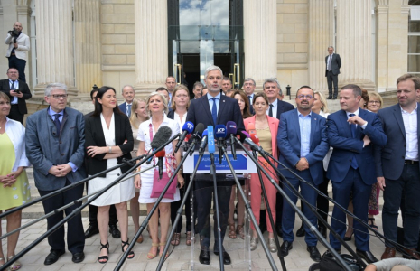 Laurent Wauquiez et les députés de son futur groupe parlementaire à Paris, le 10 juillet 2024. ( AFP / BERTRAND GUAY )