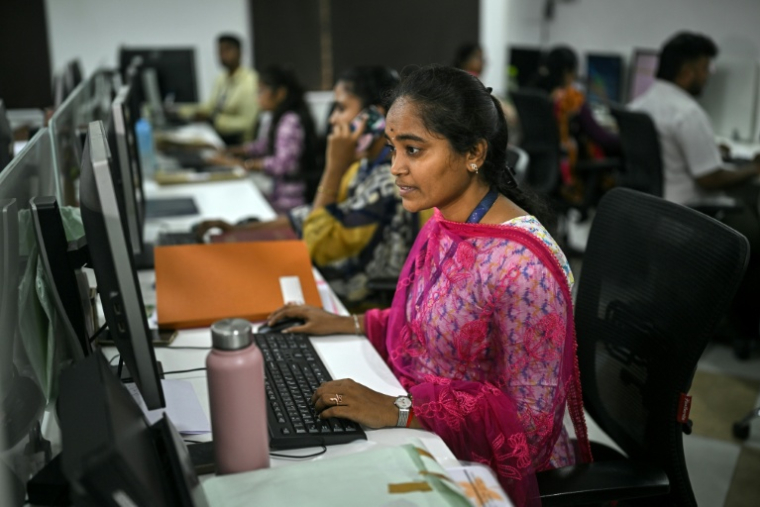 Amala Dhanapal, annoteuse de données pour l'IA, travailler au centre de services de NextWealth, à Mallasamudram, dans le district de Namakkal, dans l'État du Tamil Nadu, le 12 janvier 2026 en Inde ( AFP / Idrees MOHAMMED )