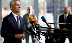 Le secrétaire général de l'Otan, Jens Stoltenberg, s'adresse aux médias le jour d'une réunion des ministres de la Défense de l'Alliance à Bruxelles