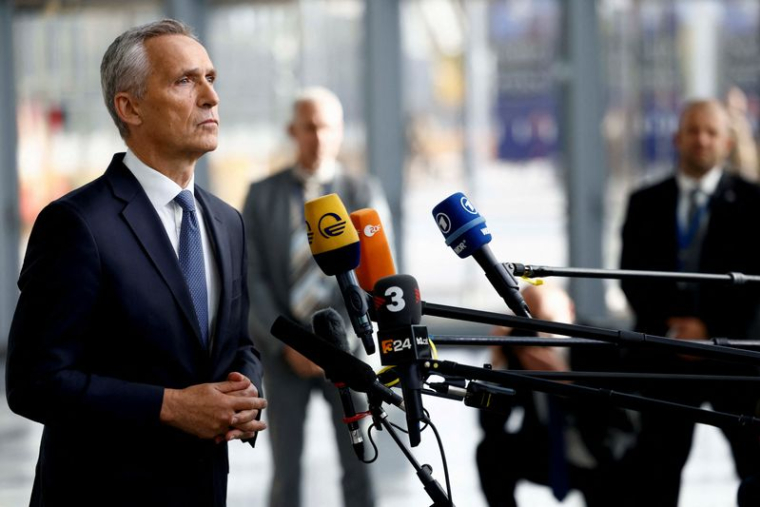 Le secrétaire général de l'Otan, Jens Stoltenberg, s'adresse aux médias le jour d'une réunion des ministres de la Défense de l'Alliance à Bruxelles
