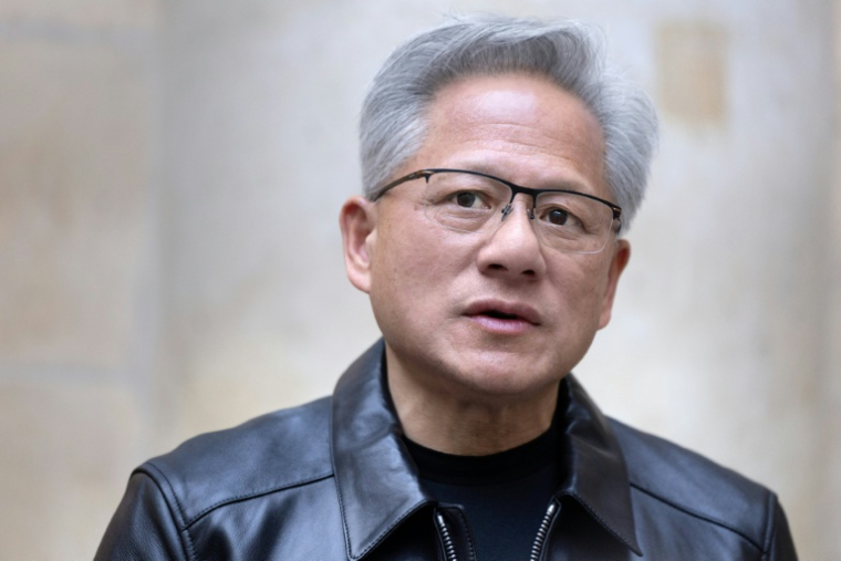 Le patron de Nvidia, Jensen Huang, lors d'une conférence de presse à Paris le 13 octobre 2026 ( AFP / Joel Saget )
