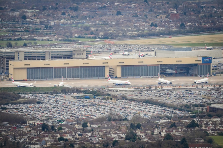 Vue aérienne d'avions sur le tarmac de l'aéroport londonien de Heathrow, le 21 mars 2025 ( AFP / STR )