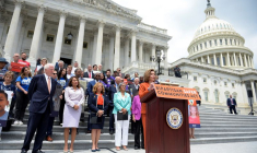 ÉTATS-UNIS: LE CONGRÈS ADOPTE LA LOI SUR UN CONTRÔLE ACCRU DES ARMES À FEU