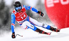 Cyprien Sarrazin lors de la descente de Kitzbühel le 19 janvier 2024. Grièvement blessé à l'entraînement onze mois plus tard, le skieur français ne sait toujours pas s'il reprendre un jour la compétition et a été très marqué par le récent accident mortel de l'Italien Matteo Franzoso ( AFP / Joe Klamar  )