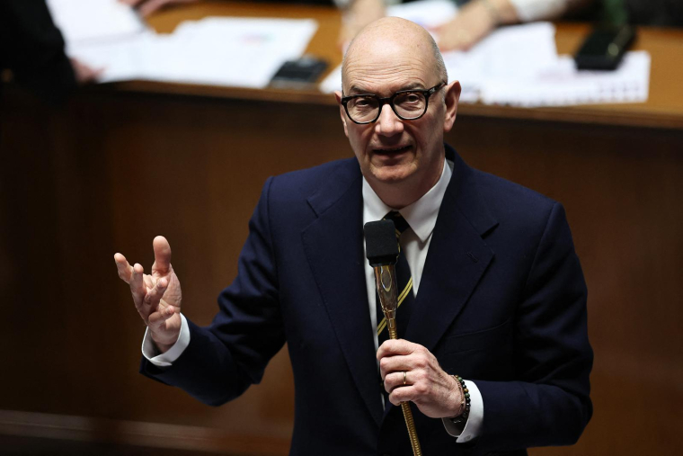 "On ne brade pas la souveraineté française, surtout en défense, technologies, santé ou agroalimentaire" a déclaré Roland Lescure, ministre de l'Economie. ( AFP / ANNE-CHRISTINE POUJOULAT )