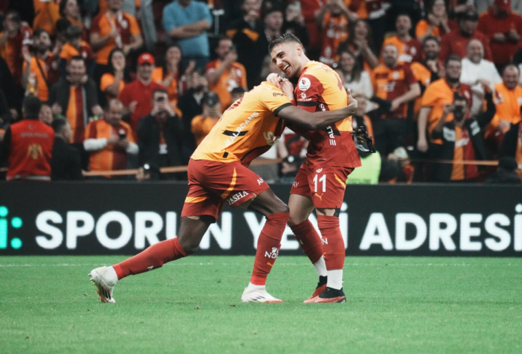 Galatasaray garnit son armoire à trophées