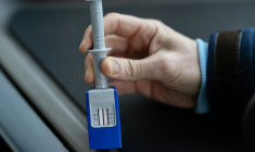 Les tests salivaires de dépistage aux stupéfiants présentent des défaillances techniques pouvent conduire à des résultats faussés, aussi bien positifs que négatifs, selon des experts en pharmacologie ( AFP / FRED TANNEAU )