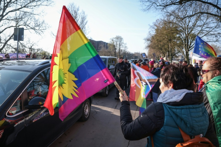 Des manifestants contre le congrès du parti d'extrême droite allemand AfD le 11 avril 2026 à Magdebourg ( AFP / RONNY HARTMANN )