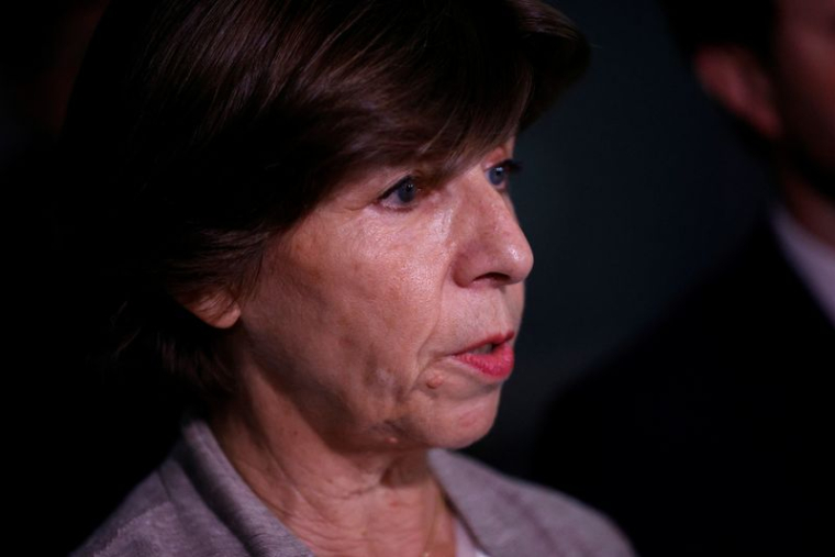 La ministre française des Affaires étrangères et européennes, Catherine Colonna, à l'aéroport Paris Charles de Gaulle à Roissy, près de Paris, en France