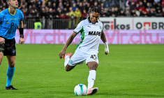 Armand Laurienté est toujours aussi fort sur coup franc