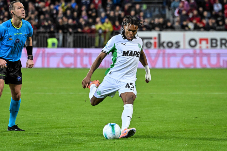 Armand Laurienté est toujours aussi fort sur coup franc