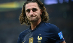 Adrien Rabiot avec le maillot de l'équipe de France lors de la finale du Mondial-2022 contre l'Argentine, le 18 décembre 2022 à Doha ( AFP / FRANCK FIFE )