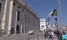 Une "phase critique" dans les relations entre la France et l'Algérie