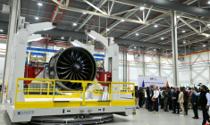 Un moteur Leap lors de l'inauguration par le groupe français Safran, à Hyderabad en Inde, d'un centre de maintenace dédié, le 26 novembre 2025  ( AFP / NOAH SEELAM )