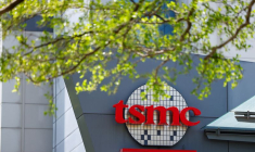 Un logo TSMC est affiché sur un bâtiment à Hsinchu, à Taïwan