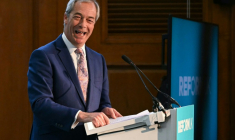 Le chef du parti britannique anti-immigration Reform UK, Nigel Farage, le 18 novembre 2025 à Londres ( AFP / JUSTIN TALLIS )