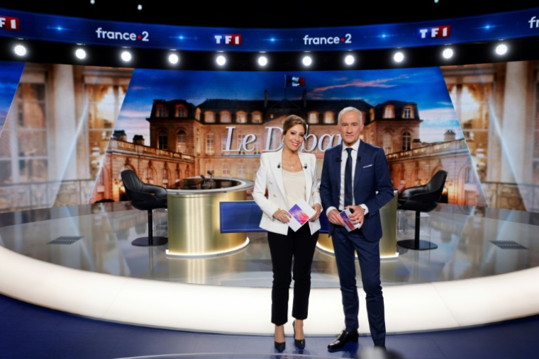 Léa Salamé et Gilles Bouleau avaient animé ensemble le débat d'entre-deux tours entre Marine Le Pen et Emmanuel Macron le 20 avril 2022, à Saint-Denis ( POOL / Ludovic MARIN )