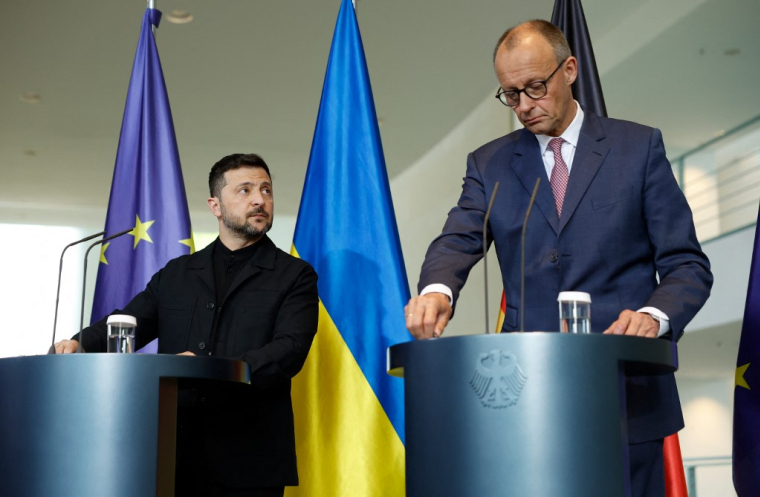 Volodymyr Zelensky et Freidrich Merz à Berlin, en Allemagne, le 28 mai 2025. ( AFP / ODD ANDERSEN )