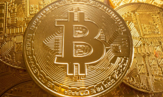 LE BITCOIN REMONTE À 60,000 DOLLARS, DÉCISION CLÉ EN VUE SUR UN FONDS INDICIEL À WALL STREET