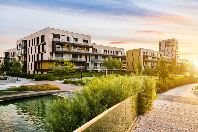 Le Premier ministre, Gabriel Attal a annoncé la création de 30.000 logements à horizon 2027. Découvrez les 22 territoires concernés et le détail des programmes. (Crédit photo : Shutterstock)