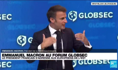 REPLAY - En Slovaquie, Emmanuel Macron s'adresse aux Européens de l'Est