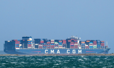 Le porte conteneur "Apollon Valletta" de l'armateur français CMA CGM au large de Fos-sur-Mer, dans le sud de la France, le 25 mars 2026 ( AFP / MIGUEL MEDINA )