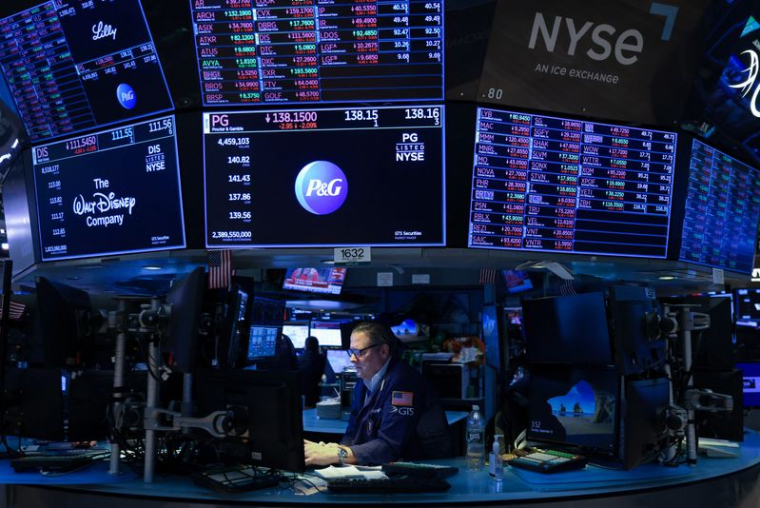 Un trader sur le parquet de la Bourse de New York, à Manhattan, New York City