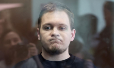 Le militant de l'opposition russe Dmitry Ivanov assiste à une audience au tribunal à Moscou