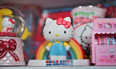 L’entreprise japonaise Sanrio, à l’origine de Hello Kitty, a lancé une division jeu vidéo pour tenter d'attirer de nouveaux fans vers son emblématique personnage, projetant de publier 10 titres originaux au cours des trois prochaines années ( AFP / Frederic J. BROWN )