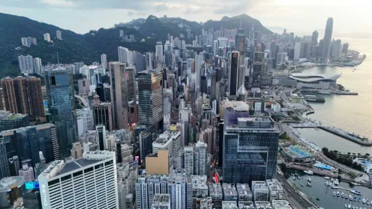 Vue aérienne de Hong Kong, le 19 mai 2025 ( AFP / Peter PARKS )