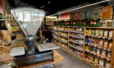 Une balance dans un supermarché de Saintes (Charente-Maritime), le 23 octobre 2018 ( AFP / GEORGES GOBET )