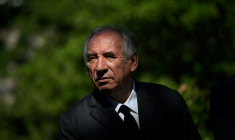 Le Premier ministre a pris acte, à Briancon (Hautes-Alpes) le 27 juin 2025, du refus de la CFDT de prolonger les négociations sur le dossier des retraites ( AFP / JEFF PACHOUD )