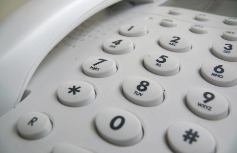 Les démarcheurs mal intentionnés contactent le plus souvent leurs victimes par téléphone ou en ligne. Photo d'illustration.  (PublicDomainPictures / Pixabay)